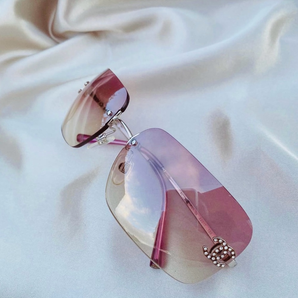 Like New💕CHANEL PERFECT CONDITION SWAROVSKI CRYSTAL VINTAGE SUNGLASSES #024